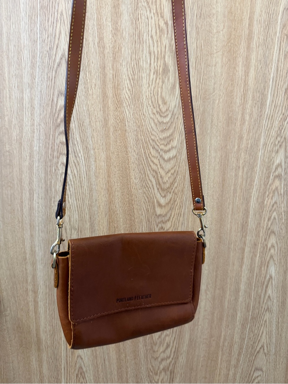 Portland Leather crossbody - Picture 5 of 7